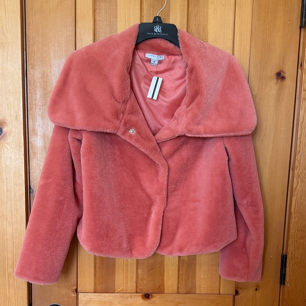 Faux fur coral/peach/rose Jacket - size M 🍑🌺🪷 NWT